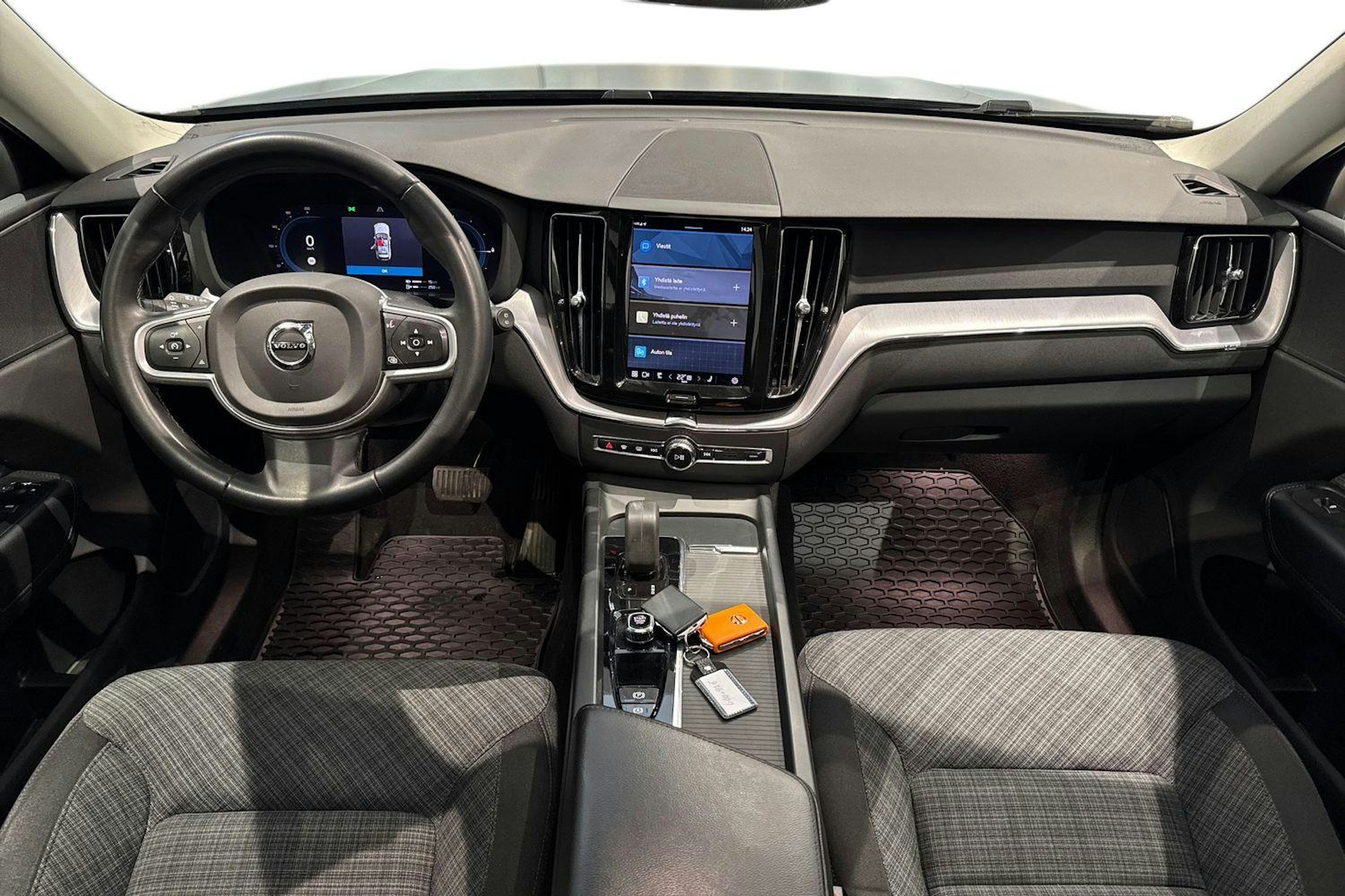 harmaa Volvo XC60 2022 kuva 9.