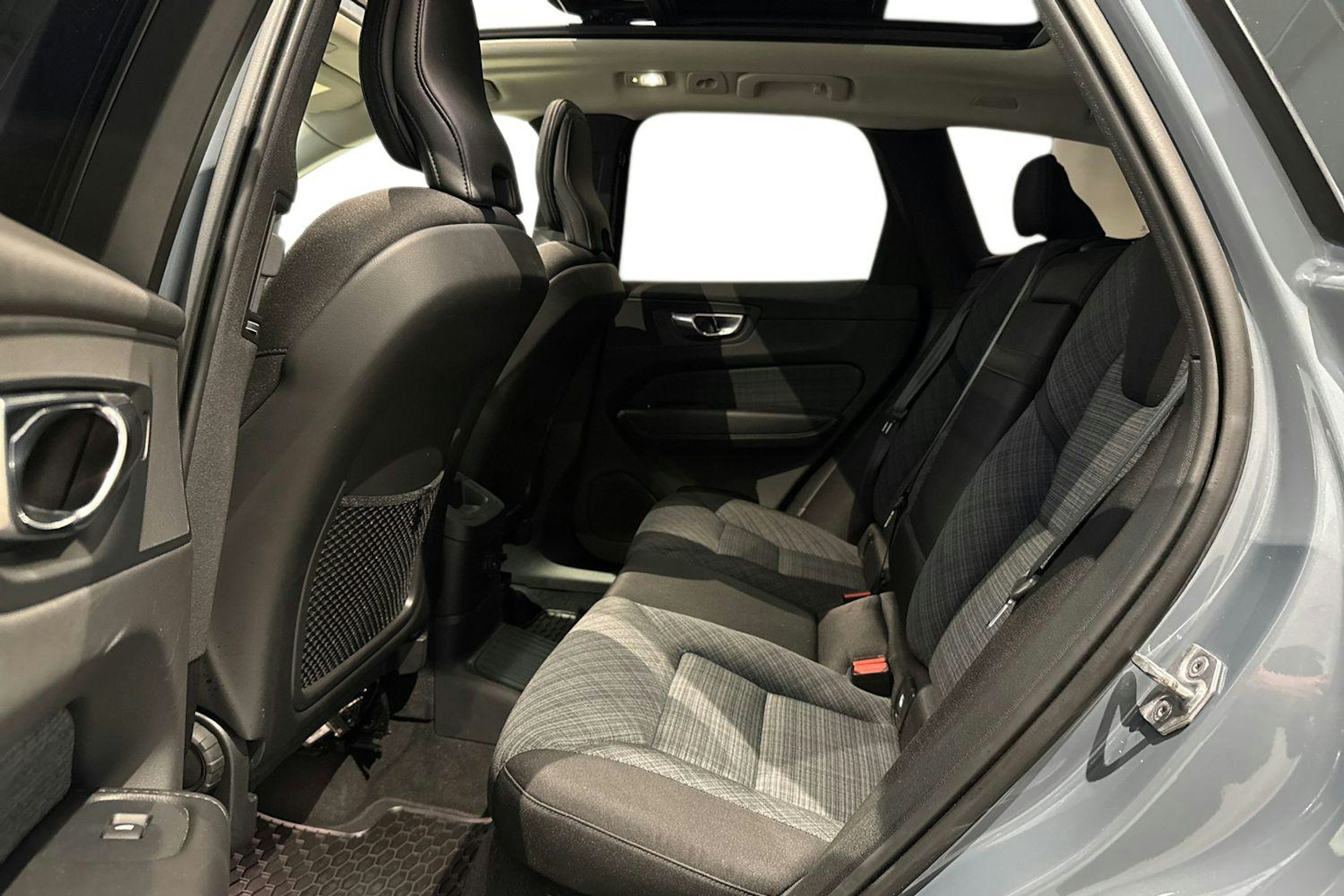 harmaa Volvo XC60 2022 kuva 10.