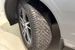 harmaa Volvo XC60 2022 kuva 13.