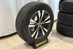 harmaa Volvo XC60 2022 kuva 14.