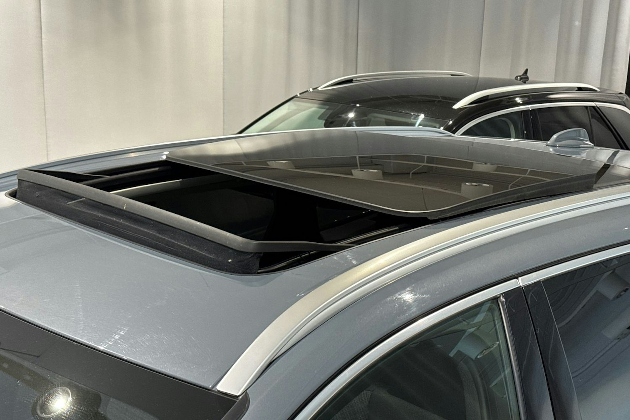 harmaa Volvo XC60 2022 kuva 15.