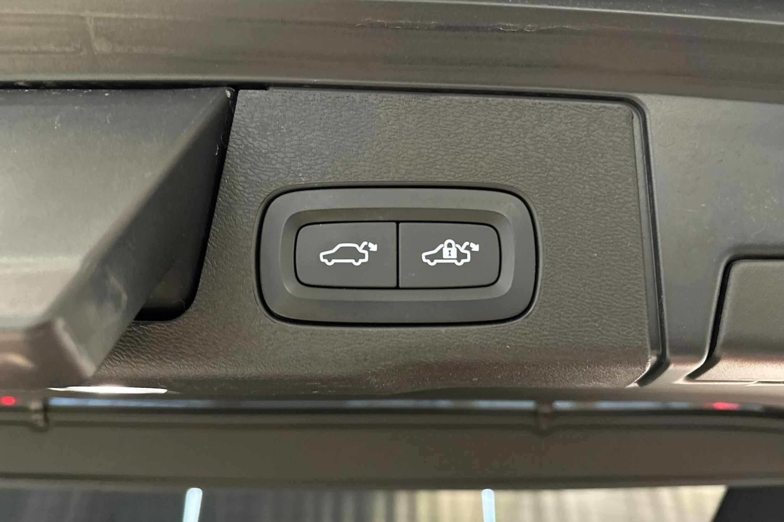 harmaa Volvo XC60 2022 kuva 17.