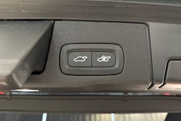 harmaa Volvo XC60 2022 kuva 17.