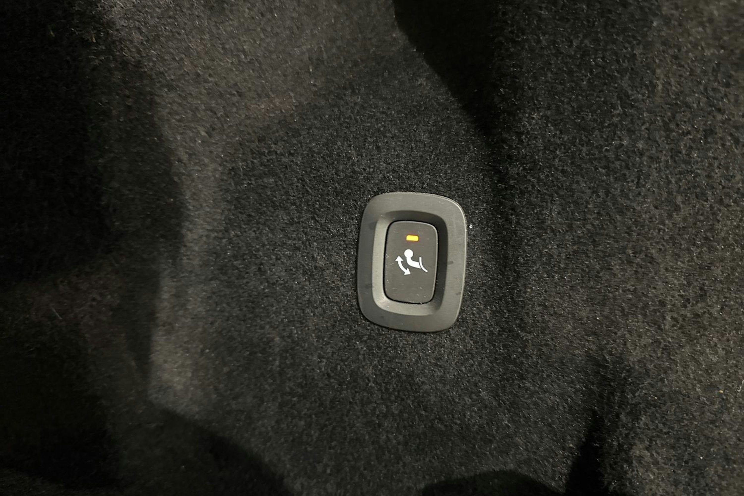 harmaa Volvo XC60 2022 kuva 18.