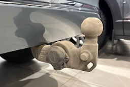 harmaa Volvo XC60 2022 kuva 19.