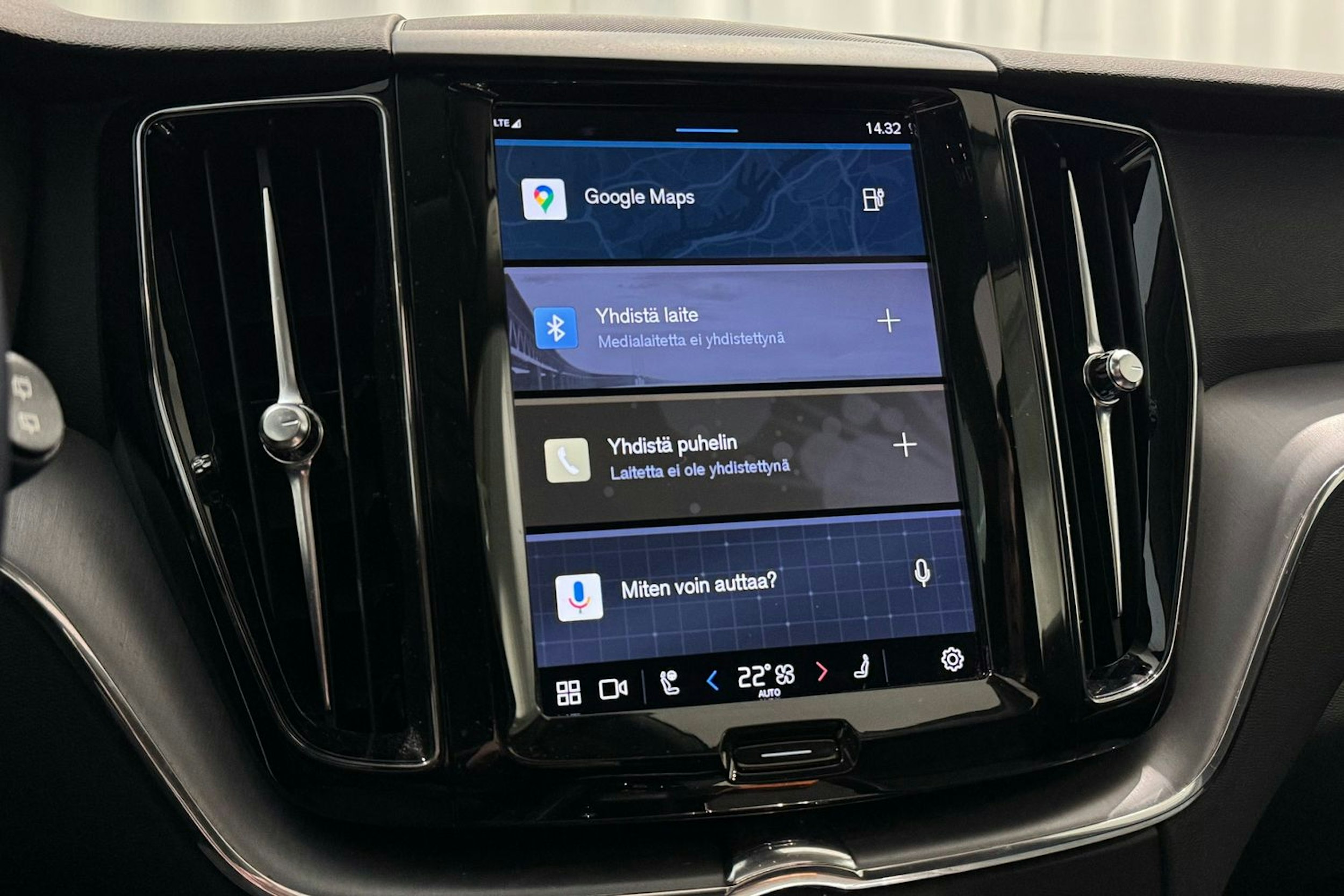 harmaa Volvo XC60 2022 kuva 25.