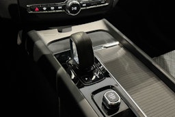 harmaa Volvo XC60 2022 kuva 29.