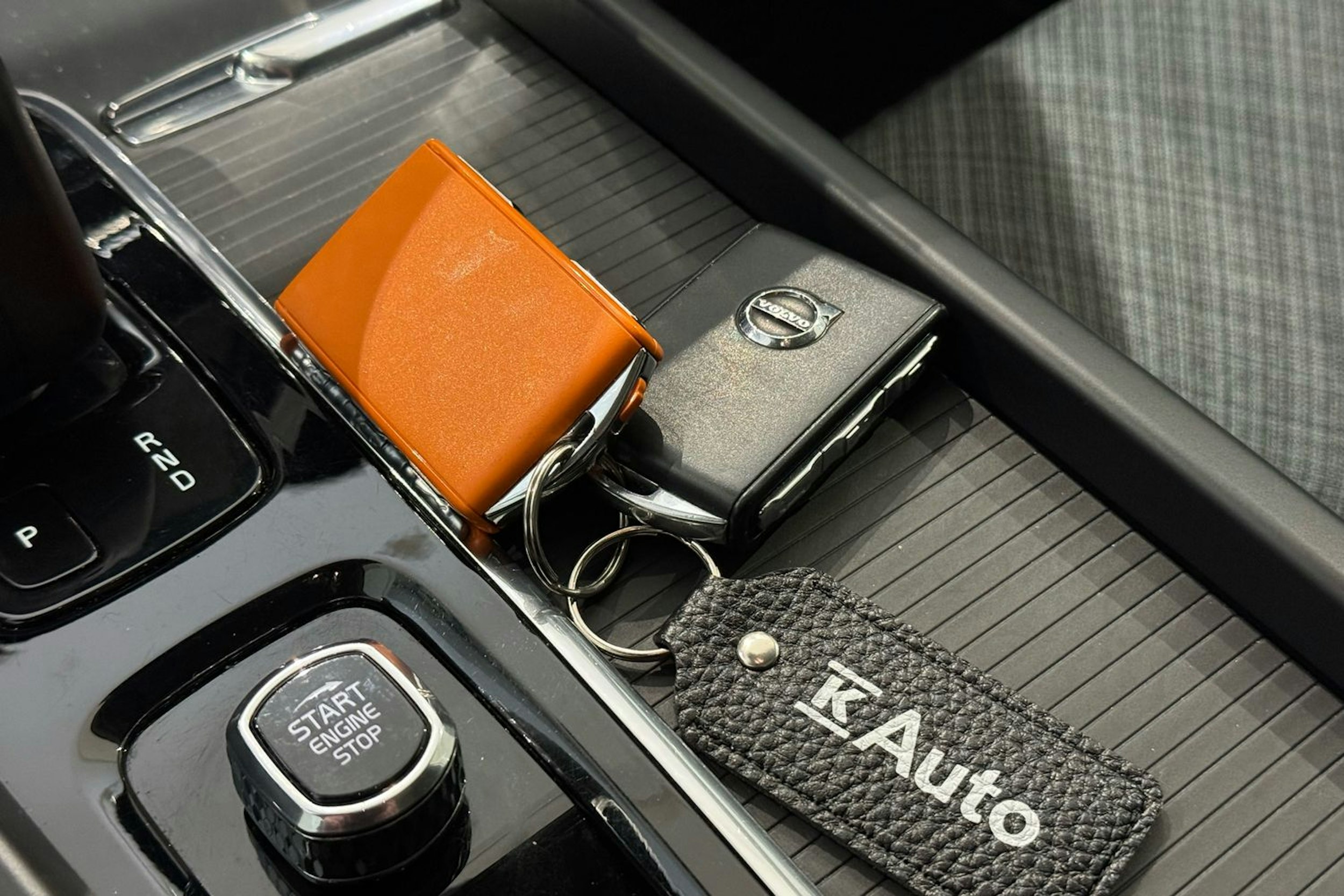 harmaa Volvo XC60 2022 kuva 31.