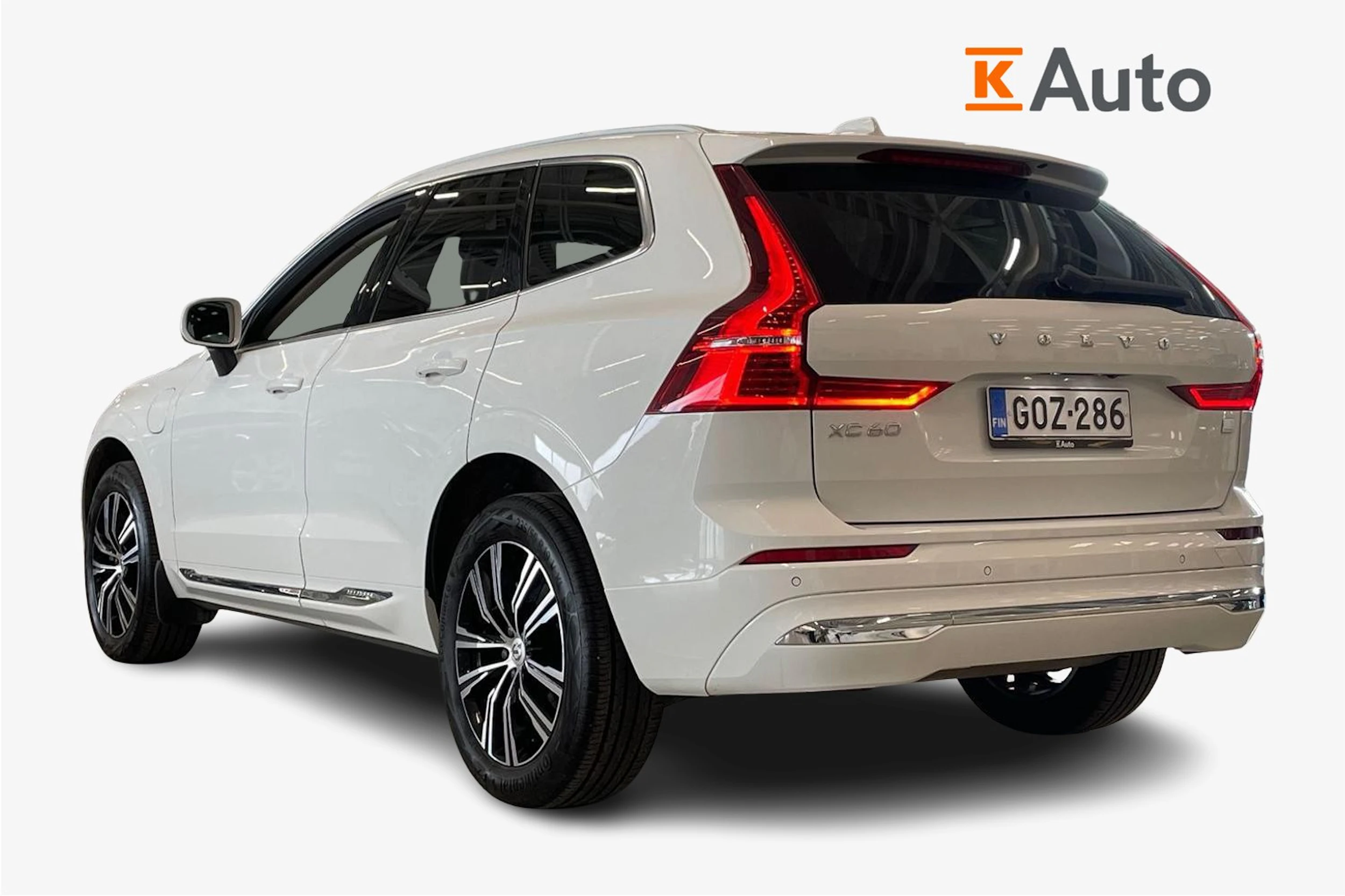 valkoinen Volvo XC60 2021 kuva 3.