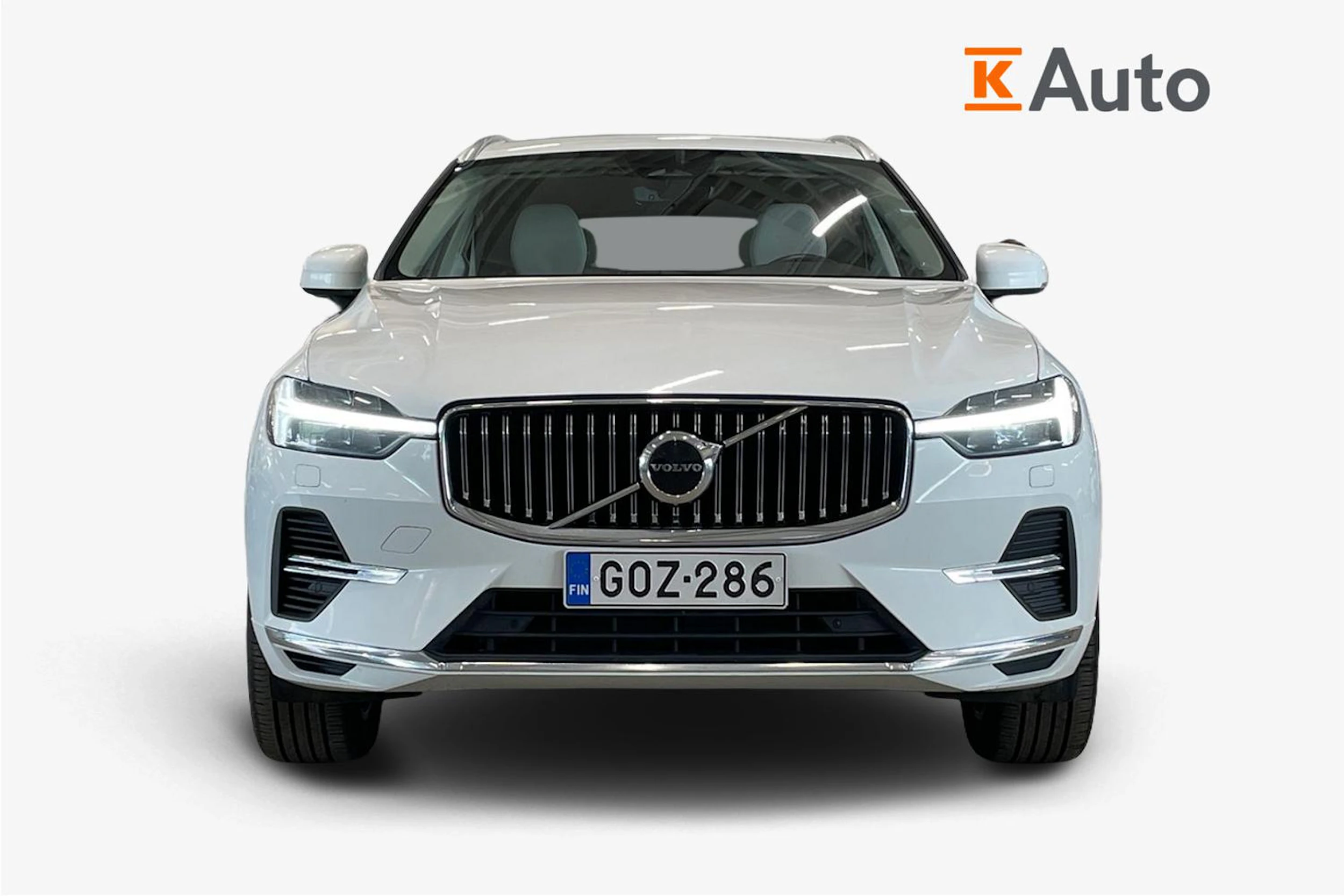 valkoinen Volvo XC60 2021 kuva 5.
