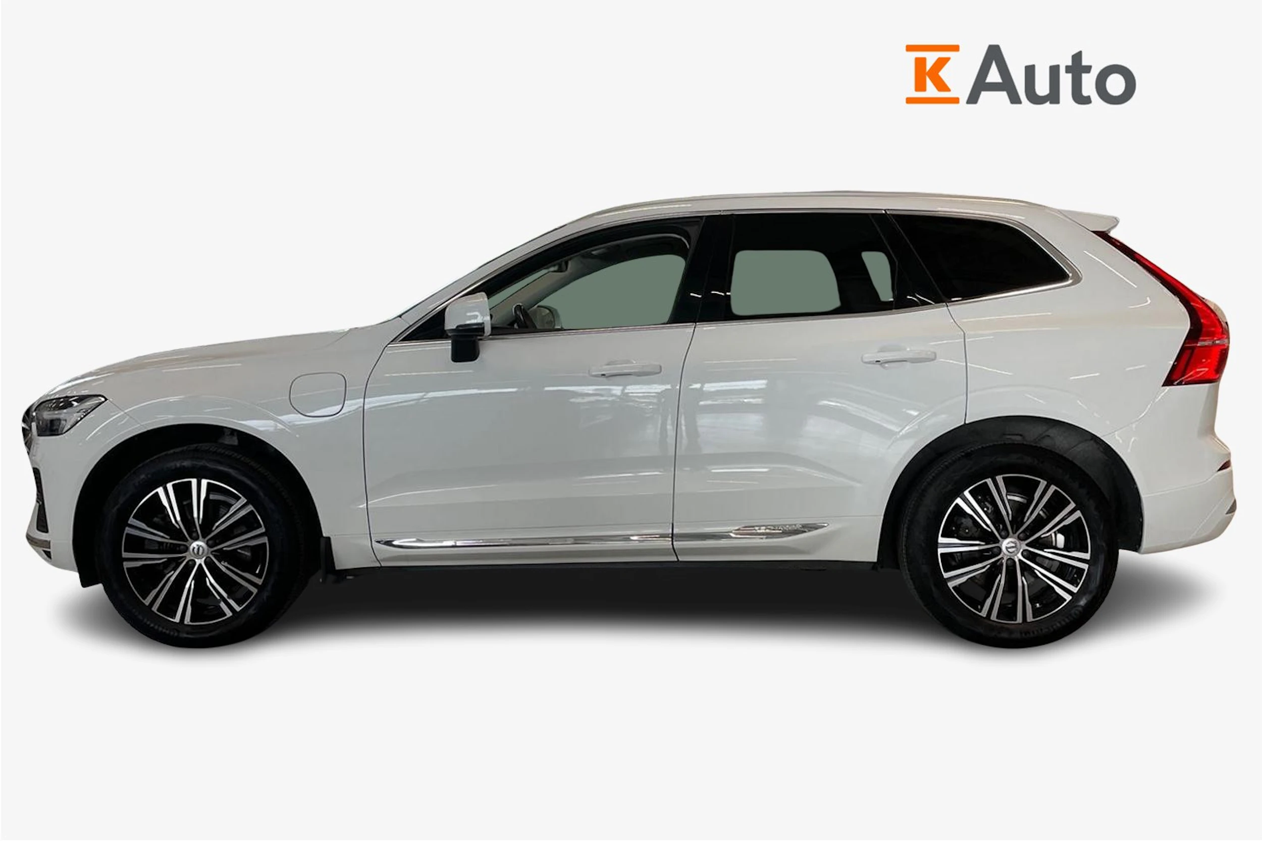 valkoinen Volvo XC60 2021 kuva 7.