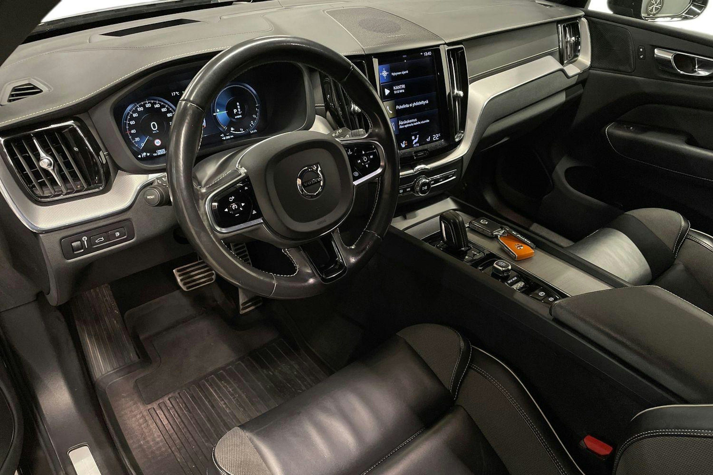 harmaa Volvo XC60 2021 kuva 7.