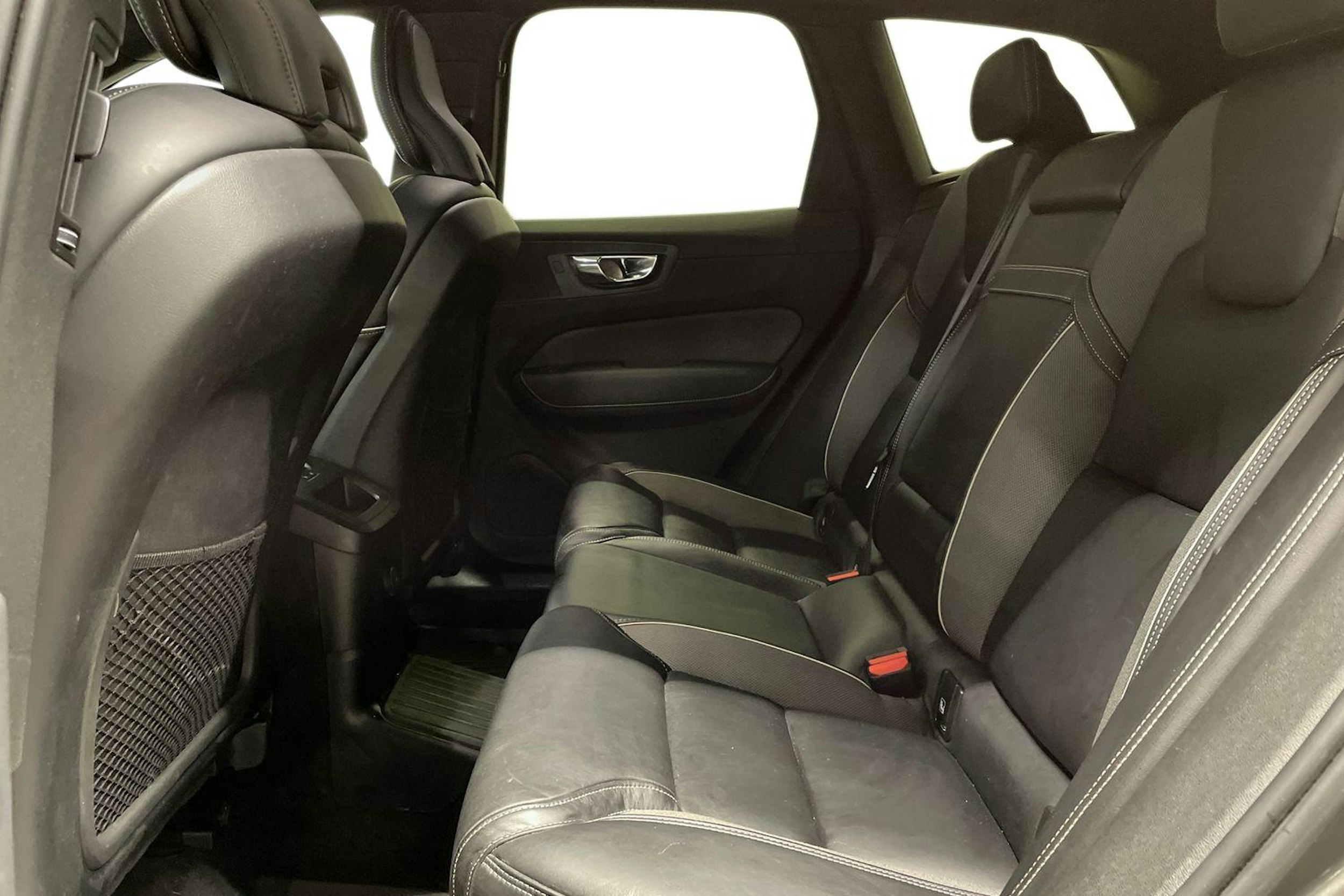 harmaa Volvo XC60 2021 kuva 10.