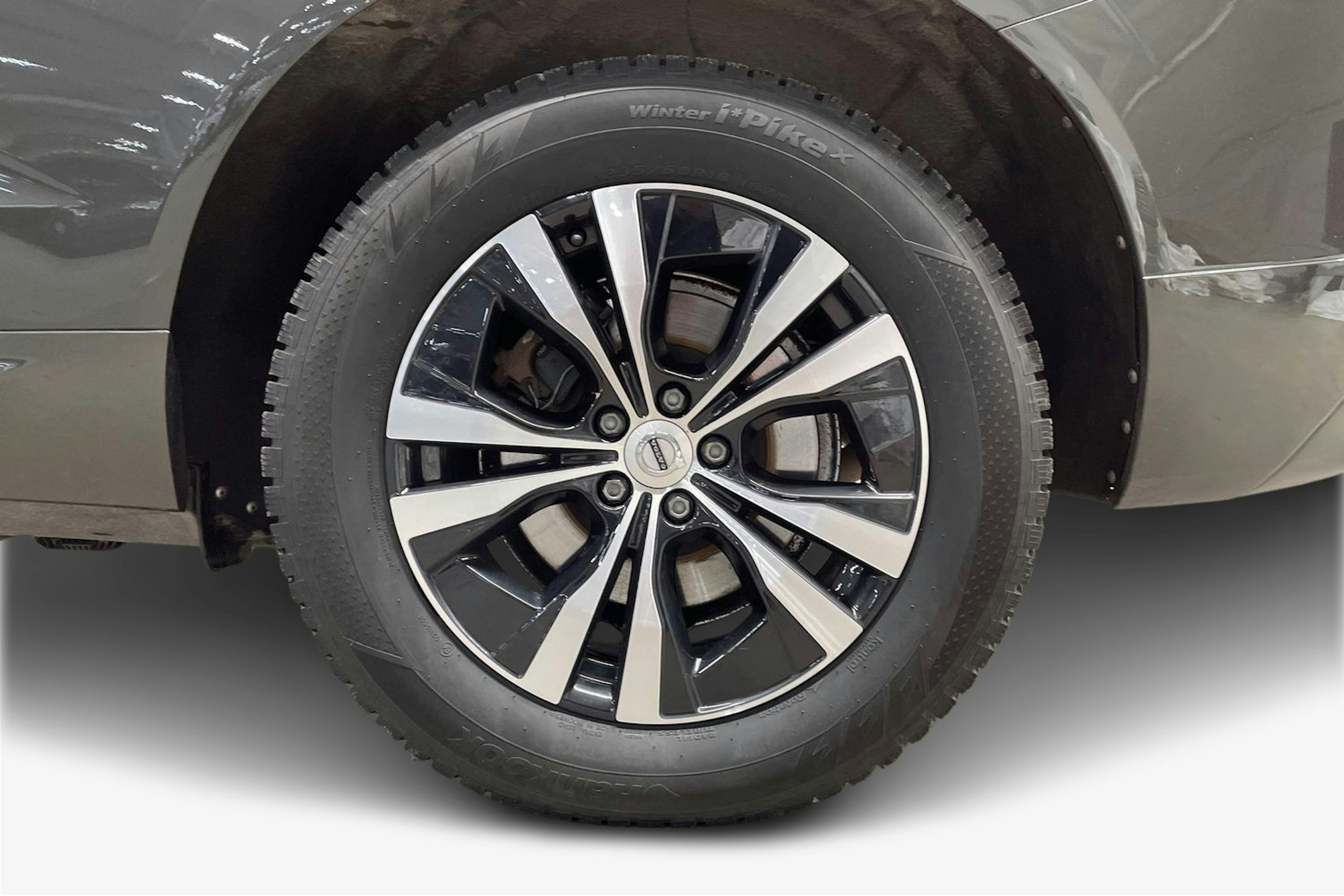 harmaa Volvo XC60 2021 kuva 11.