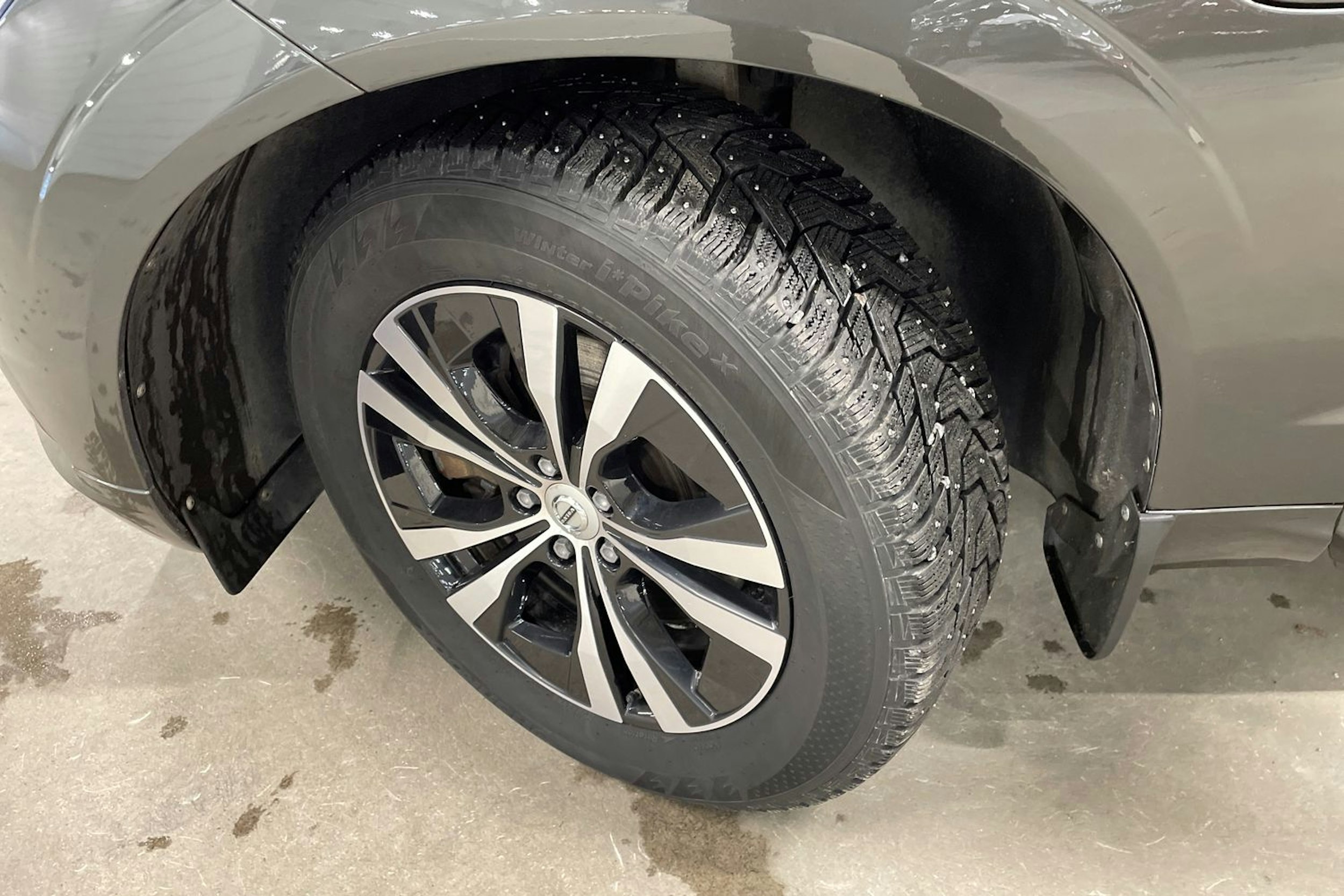 harmaa Volvo XC60 2021 kuva 13.