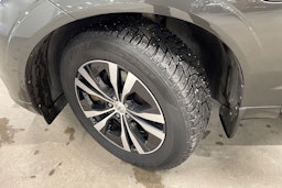 harmaa Volvo XC60 2021 kuva 13.