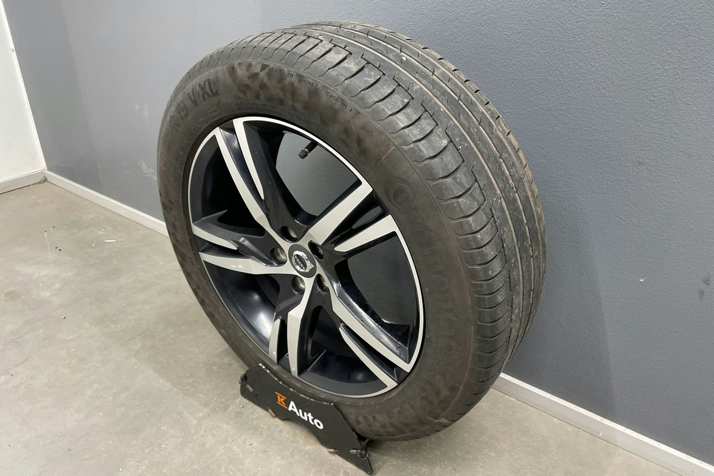 harmaa Volvo XC60 2021 kuva 14.