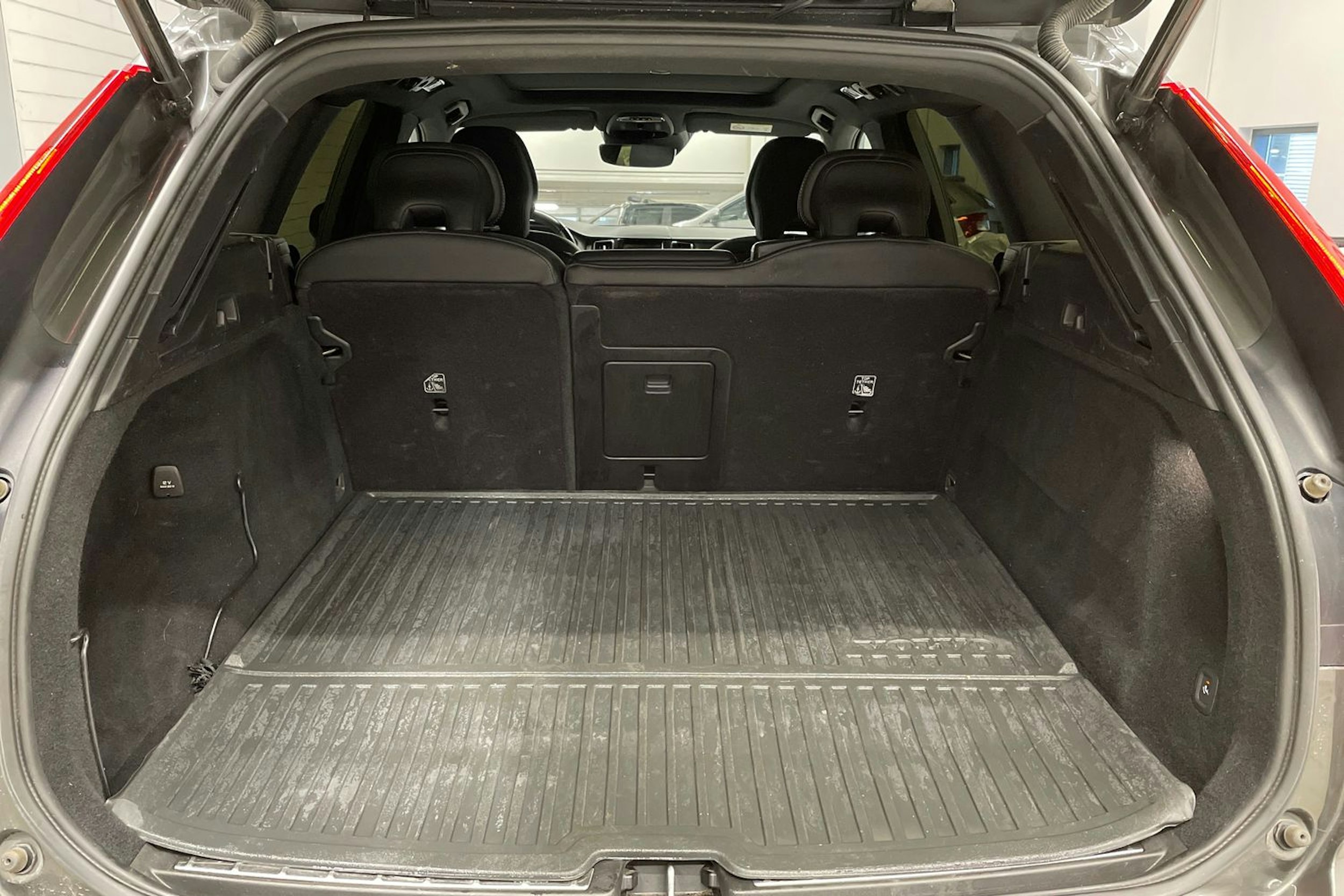harmaa Volvo XC60 2021 kuva 15.