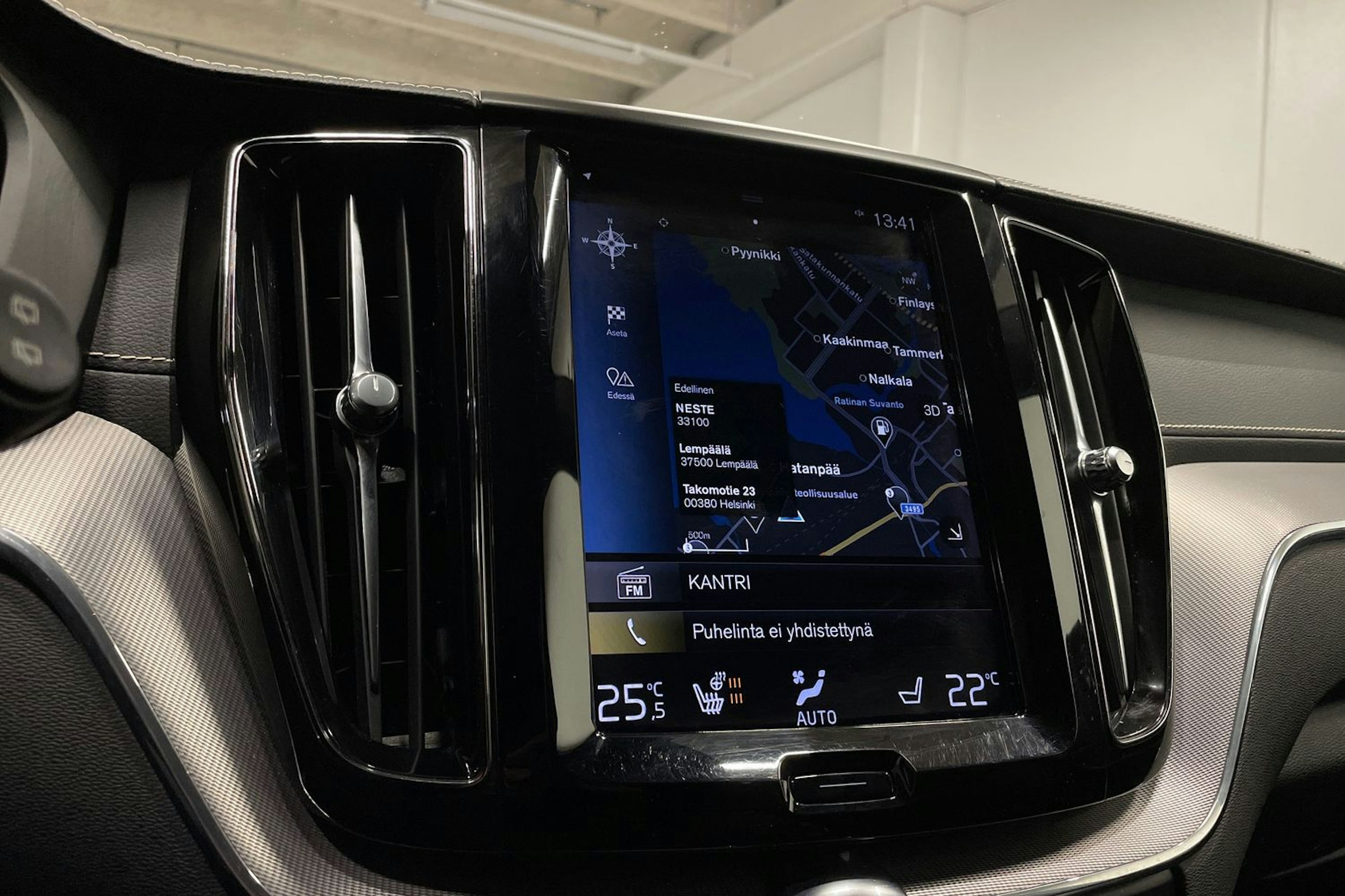 harmaa Volvo XC60 2021 kuva 22.