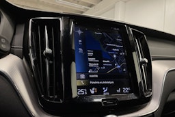 harmaa Volvo XC60 2021 kuva 22.