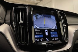 harmaa Volvo XC60 2021 kuva 23.