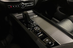 harmaa Volvo XC60 2021 kuva 24.