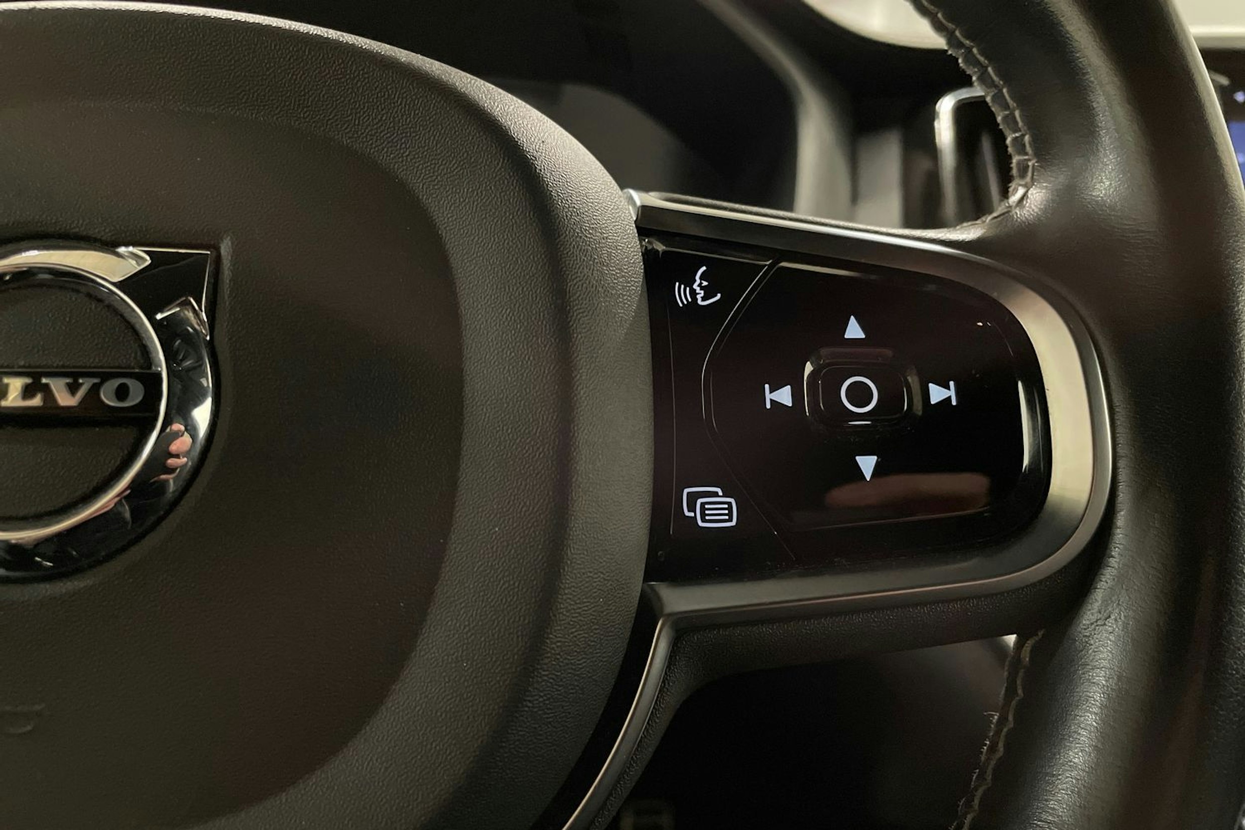 harmaa Volvo XC60 2021 kuva 27.