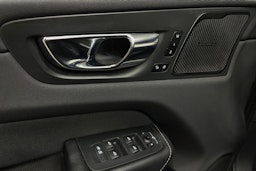 harmaa Volvo XC60 2021 kuva 28.