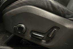 harmaa Volvo XC60 2021 kuva 29.