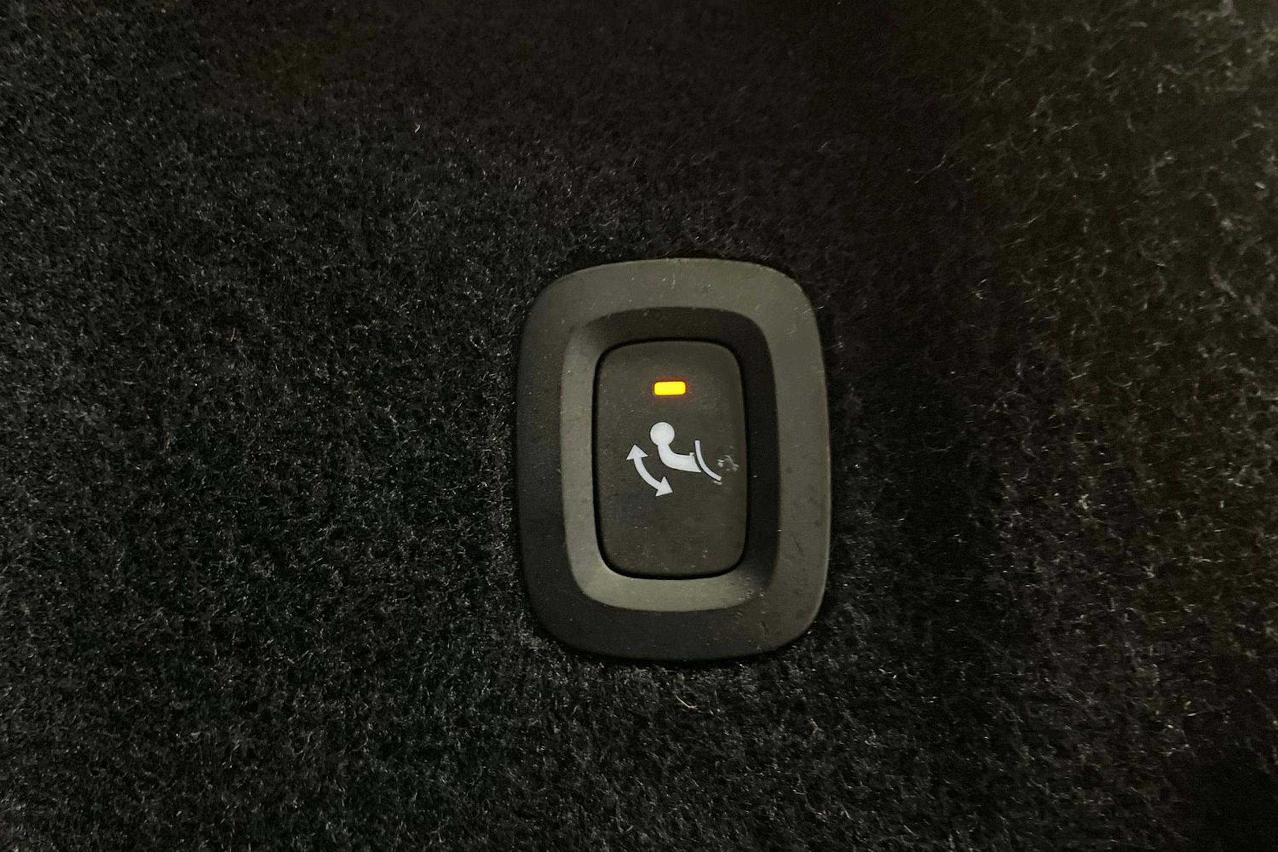 harmaa Volvo XC60 2021 kuva 34.