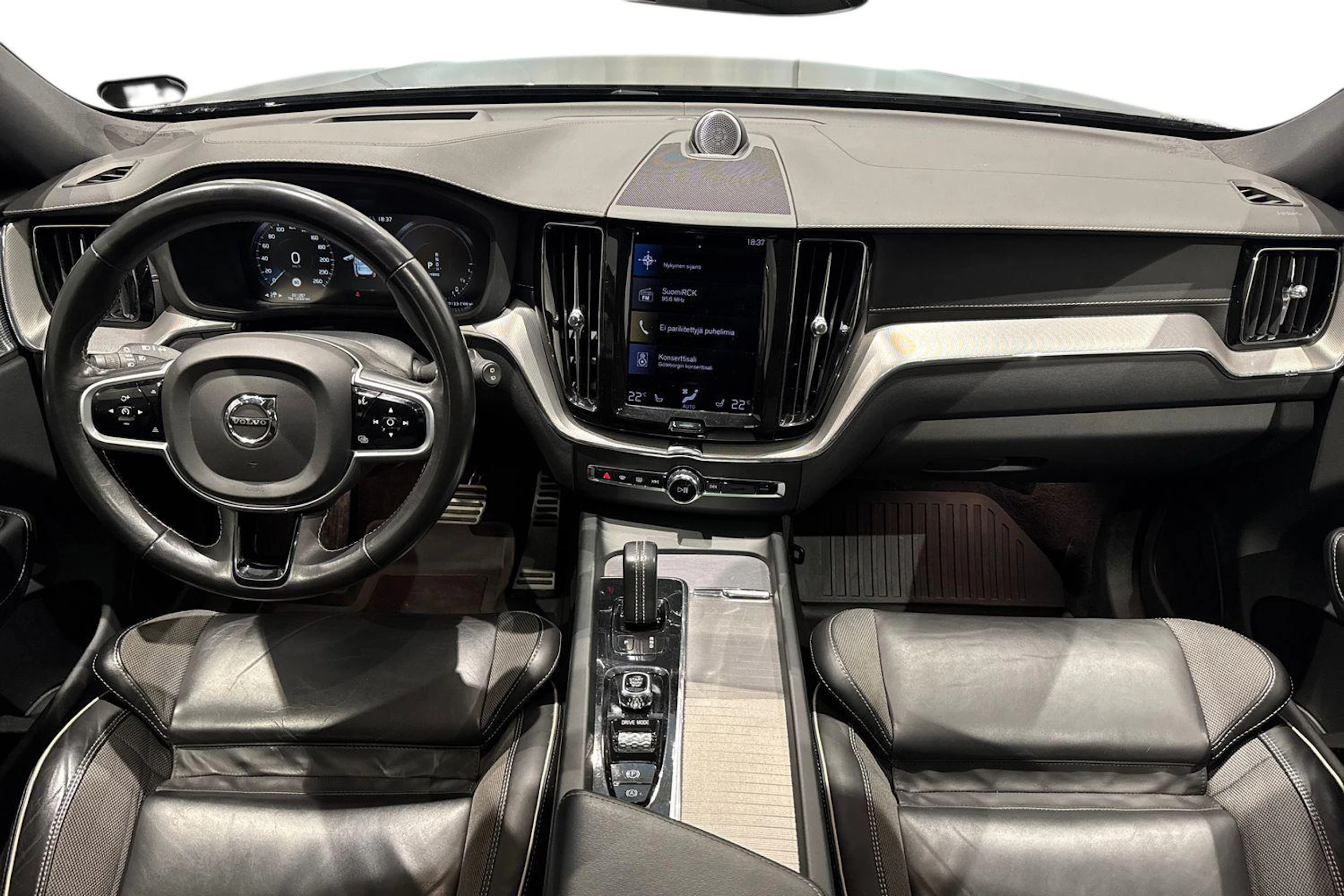 harmaa Volvo XC60 2021 kuva 9.