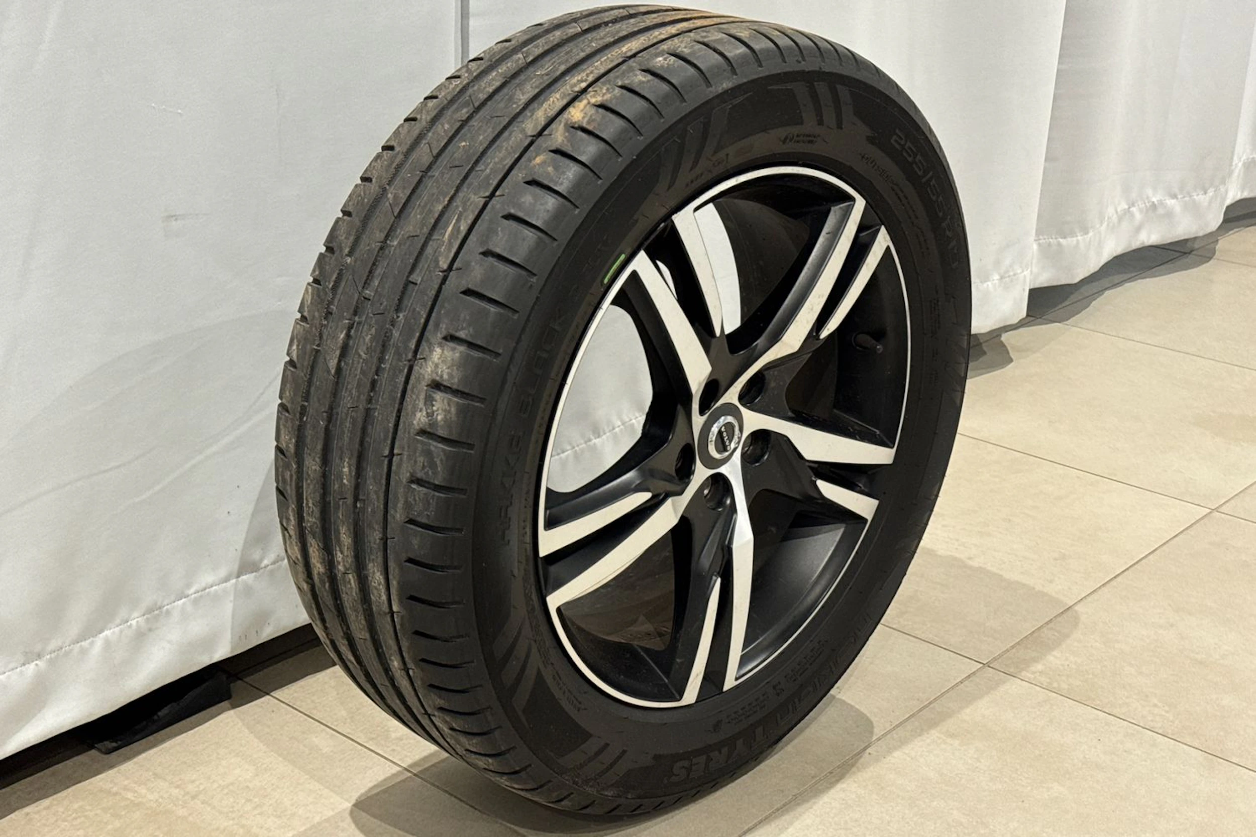 harmaa Volvo XC60 2021 kuva 15.