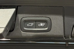 harmaa Volvo XC60 2021 kuva 17.