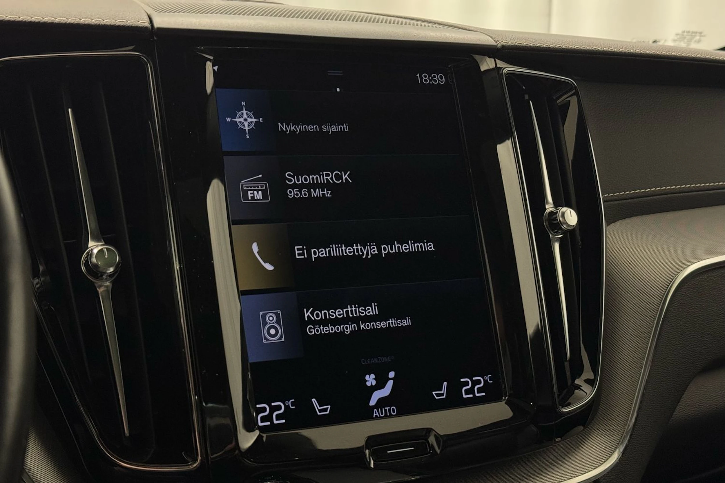 harmaa Volvo XC60 2021 kuva 27.