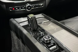 harmaa Volvo XC60 2021 kuva 34.