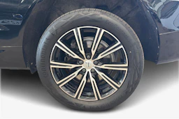 Musta Volvo XC60 2021 kuva 12.