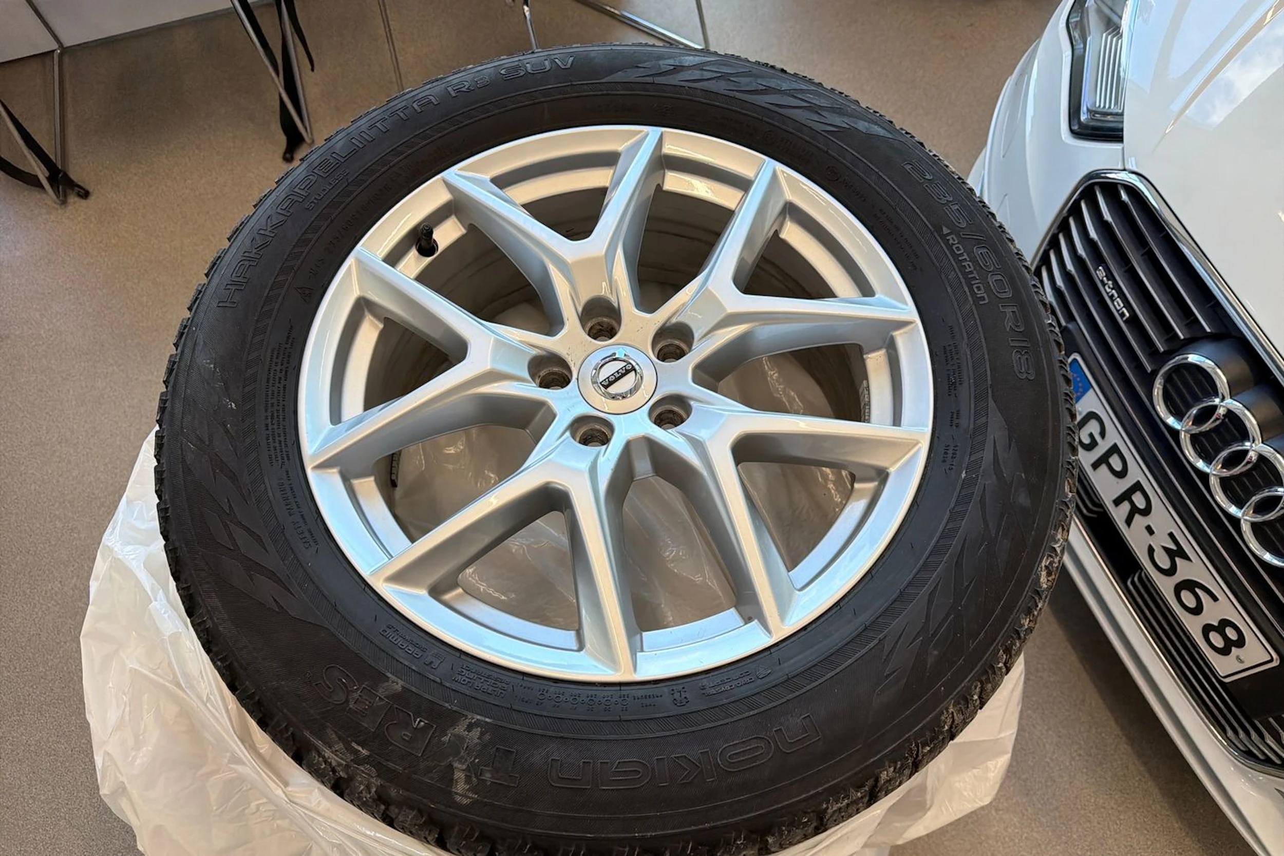 Musta Volvo XC60 2021 kuva 13.