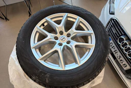 Musta Volvo XC60 2021 kuva 13.