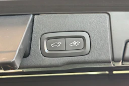 Musta Volvo XC60 2021 kuva 21.