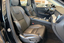 Musta Volvo XC60 2021 kuva 22.