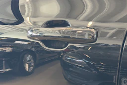 Musta Volvo XC60 2021 kuva 24.
