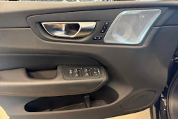 Musta Volvo XC60 2021 kuva 25.