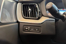 Musta Volvo XC60 2021 kuva 27.