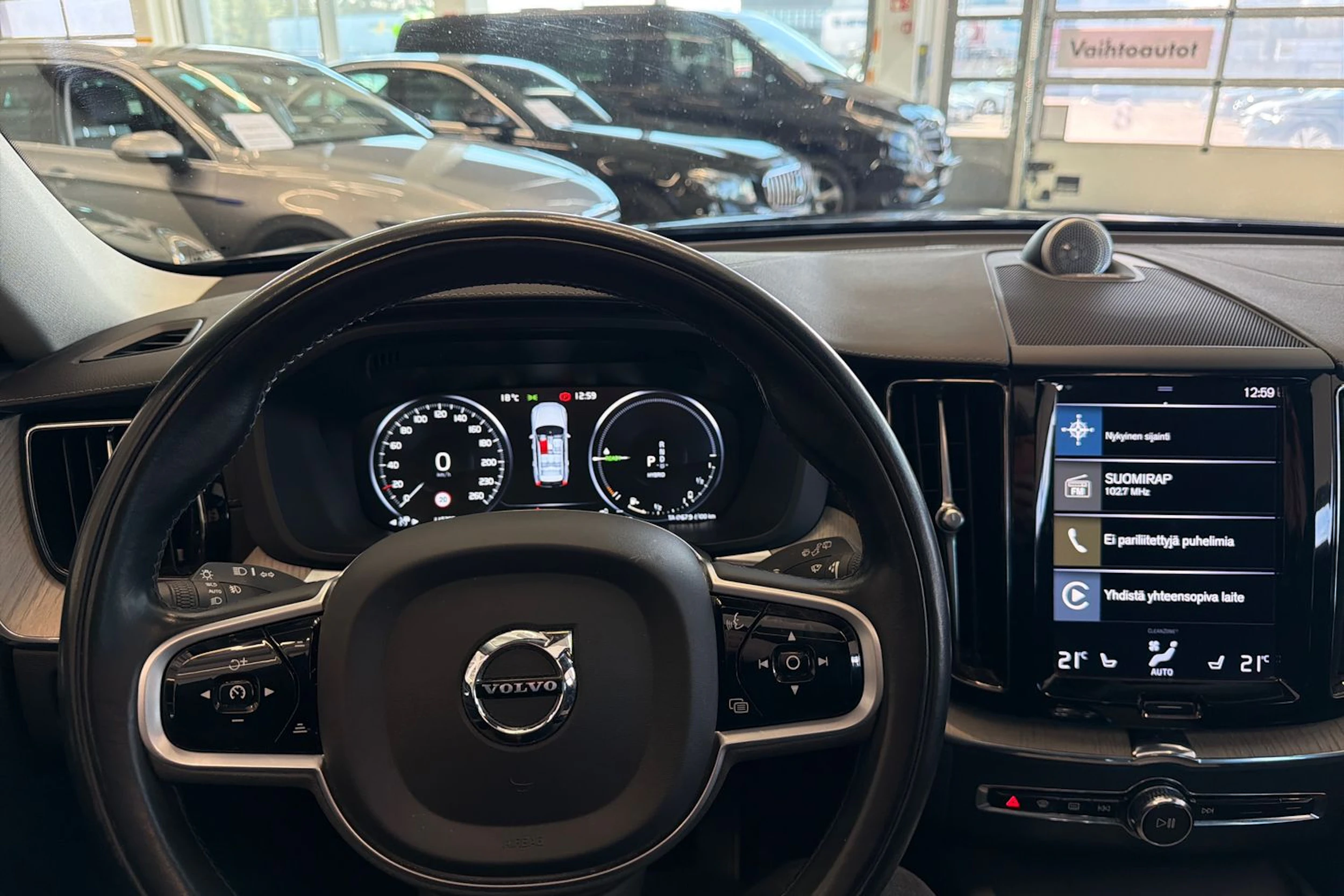 Musta Volvo XC60 2021 kuva 28.