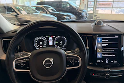 Musta Volvo XC60 2021 kuva 28.