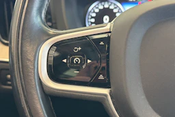 Musta Volvo XC60 2021 kuva 30.