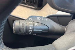 Musta Volvo XC60 2021 kuva 32.