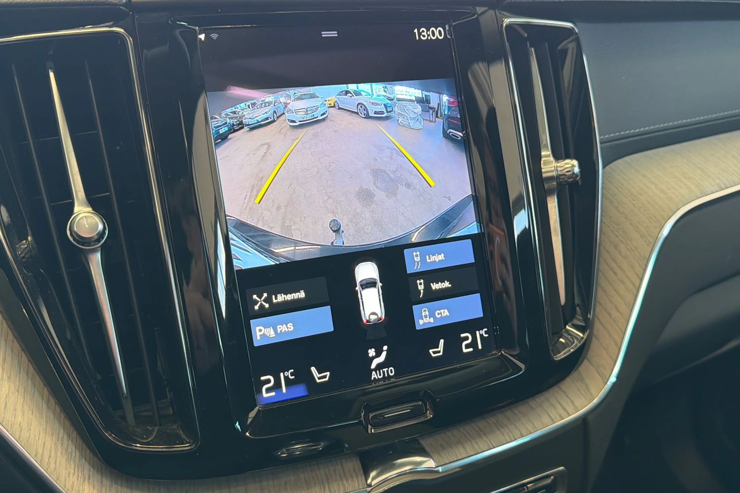 Musta Volvo XC60 2021 kuva 35.