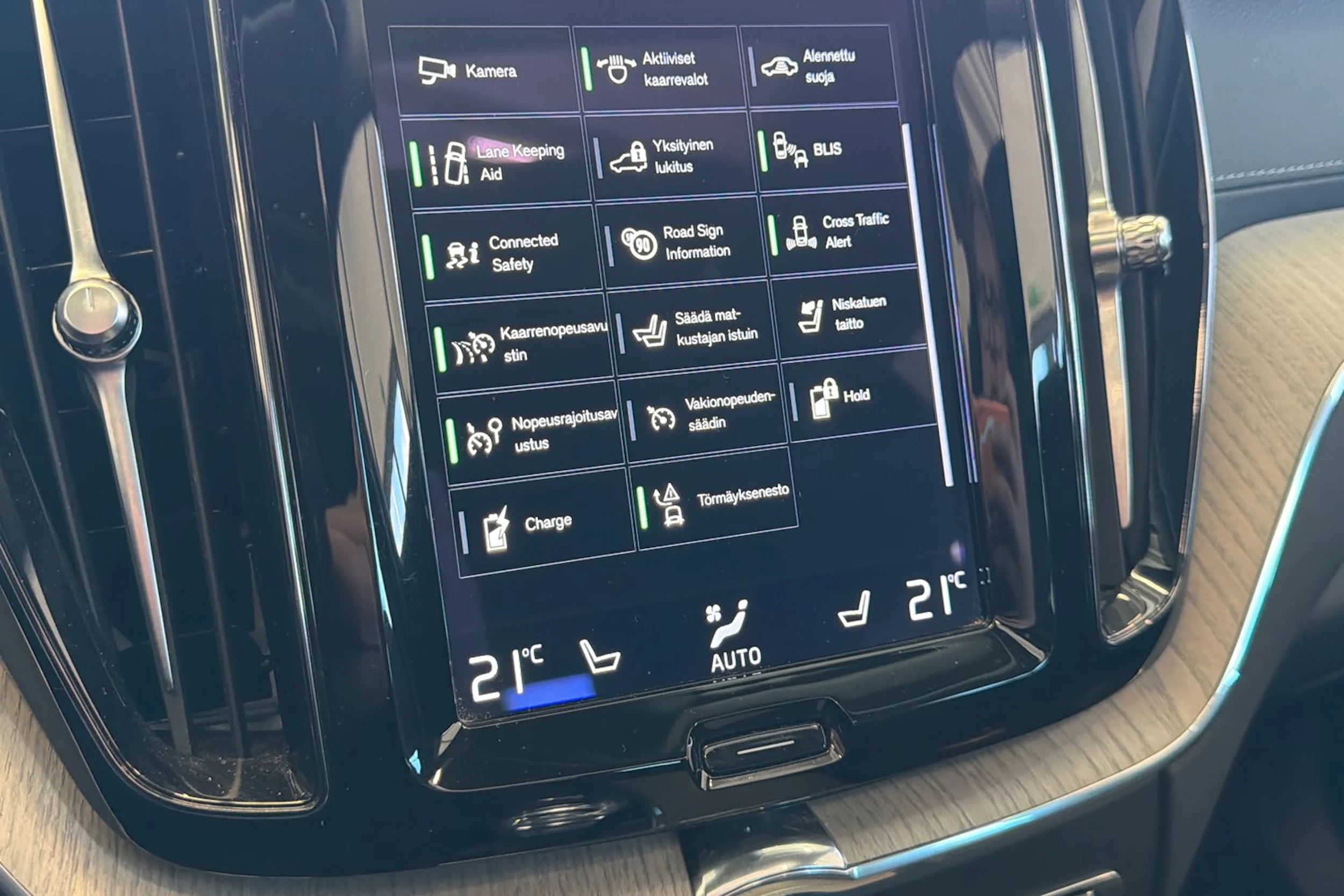 Musta Volvo XC60 2021 kuva 37.