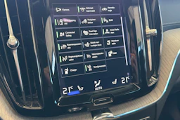 Musta Volvo XC60 2021 kuva 37.